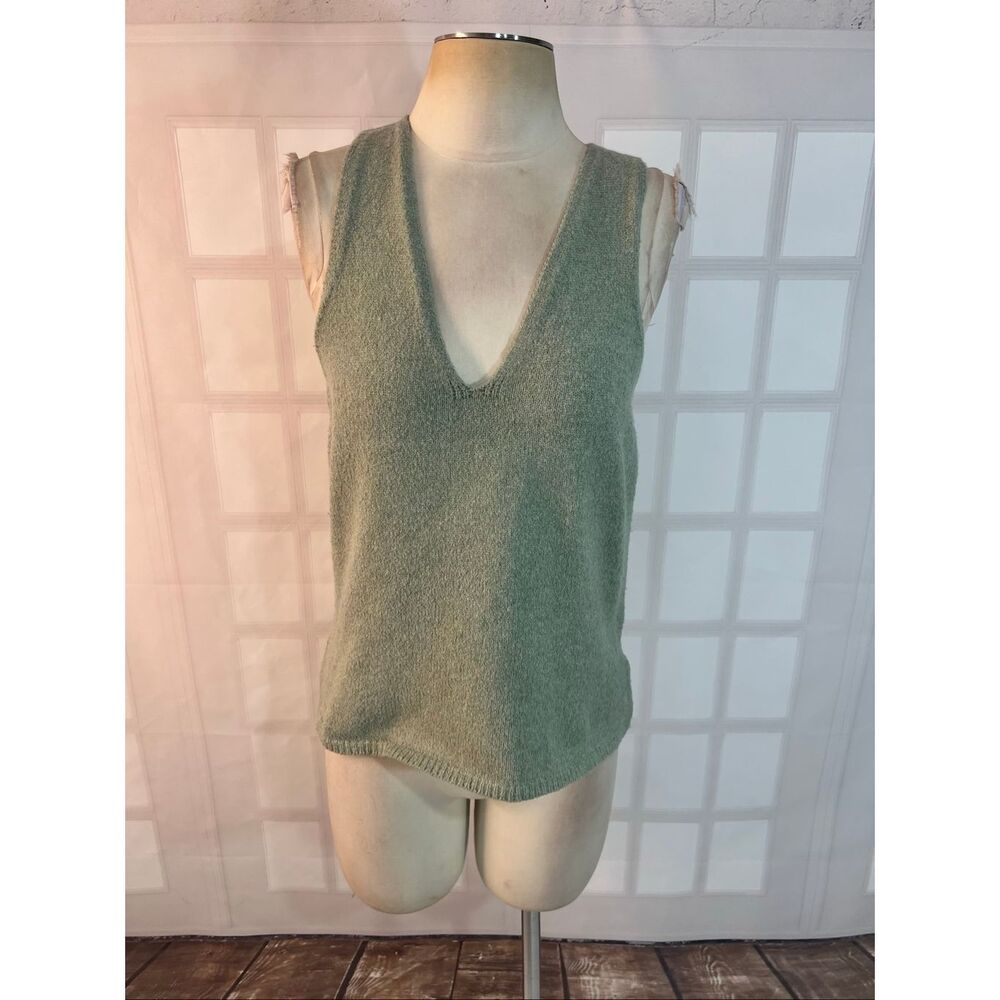 Express Sage Green V-Neck Boucle Knit Sleeveless Sweater Tank Top Size Large